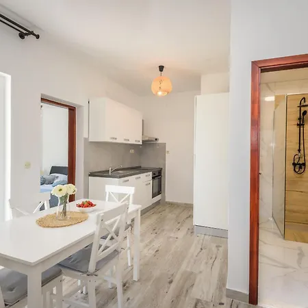Apartment Morska Komarna