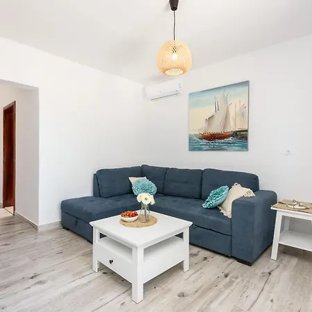 Apartment Morska Komarna